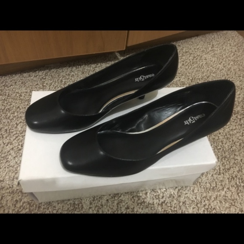 NWT 8W Leather pumps, wide width - Picture 8 of 12